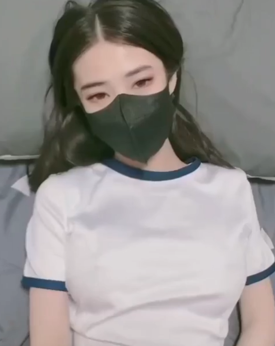 小仙女姐姐【锅锅酱】体操服白嫩美乳学妹，乳胶足交后被爆操